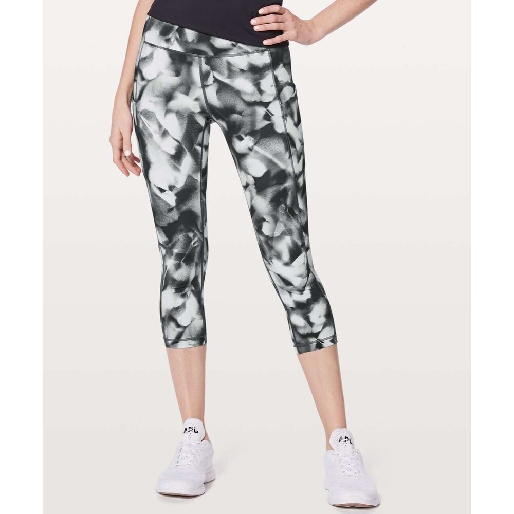 LULULEMON Speed Up Crop 21” Blush Blossom Alpine White Black Luxtreme ~ Size 6